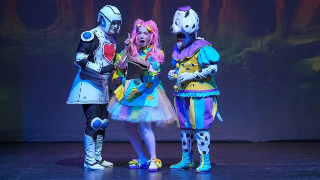 Antalya’da İnteraktif Çocuk Oyunu Dino Ormanı Büyüledi! 5